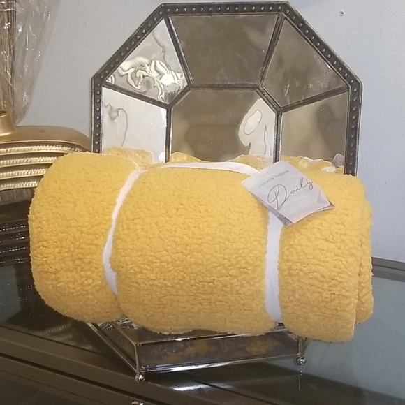 Throw blanket - Picture 2 of 2